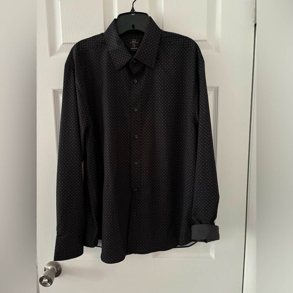 Michael Strahan Collections. Long sleeve poly/spandex. Black w/white dots